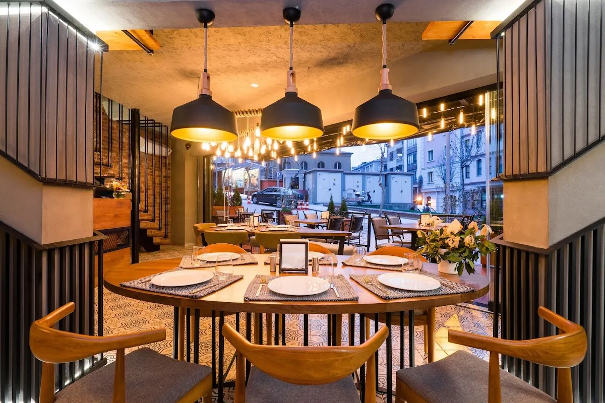 Mivan Restaurant Cafe