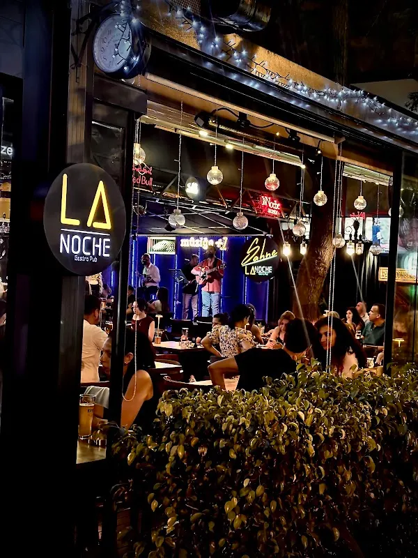 La Noche Gastro Pub