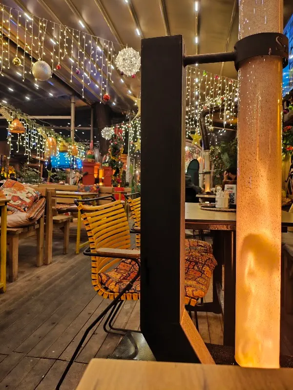 Yeni Eski Cafe Bar