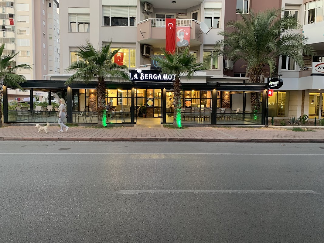 La Bergamote Patisserie & illy Coffee